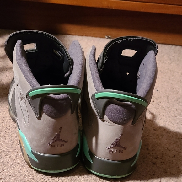 Jordan Retro 6 Green Glow - Picture 3 of 3